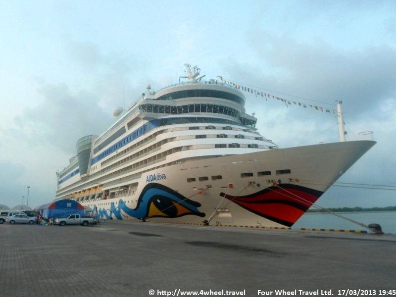 4x4Reisen Expedition, Expeditionstourismus, 2 Tage Tagesausflug Bangkok und Umgebung 200km  , 4x4 Offroad Adventure Geländewagenreisen und Geländewagentouren in Südostasien, Abenteuer in Asien, Thailand, Laos, Kambodscha für Selbstfaher von Berlin nach Bangkok 1762747445  Mekong Issan Isan Isaan Reisen Jeep Safari Thailand Jeep Safari Isan Reisen Erwan Reisen Luxus Reisen Privat Reisen 4x4 Reisen Four Wheel Travel  Uwe Richter